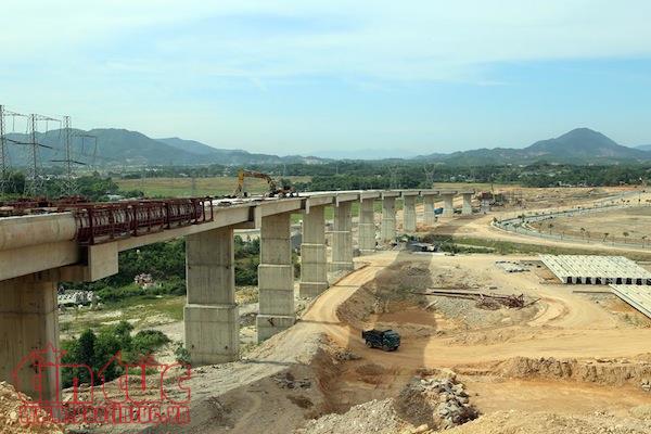 Vượt khó thi công cao tốc La Sơn - Túy Loan nối Đà Nẵng - Huế ảnh 1